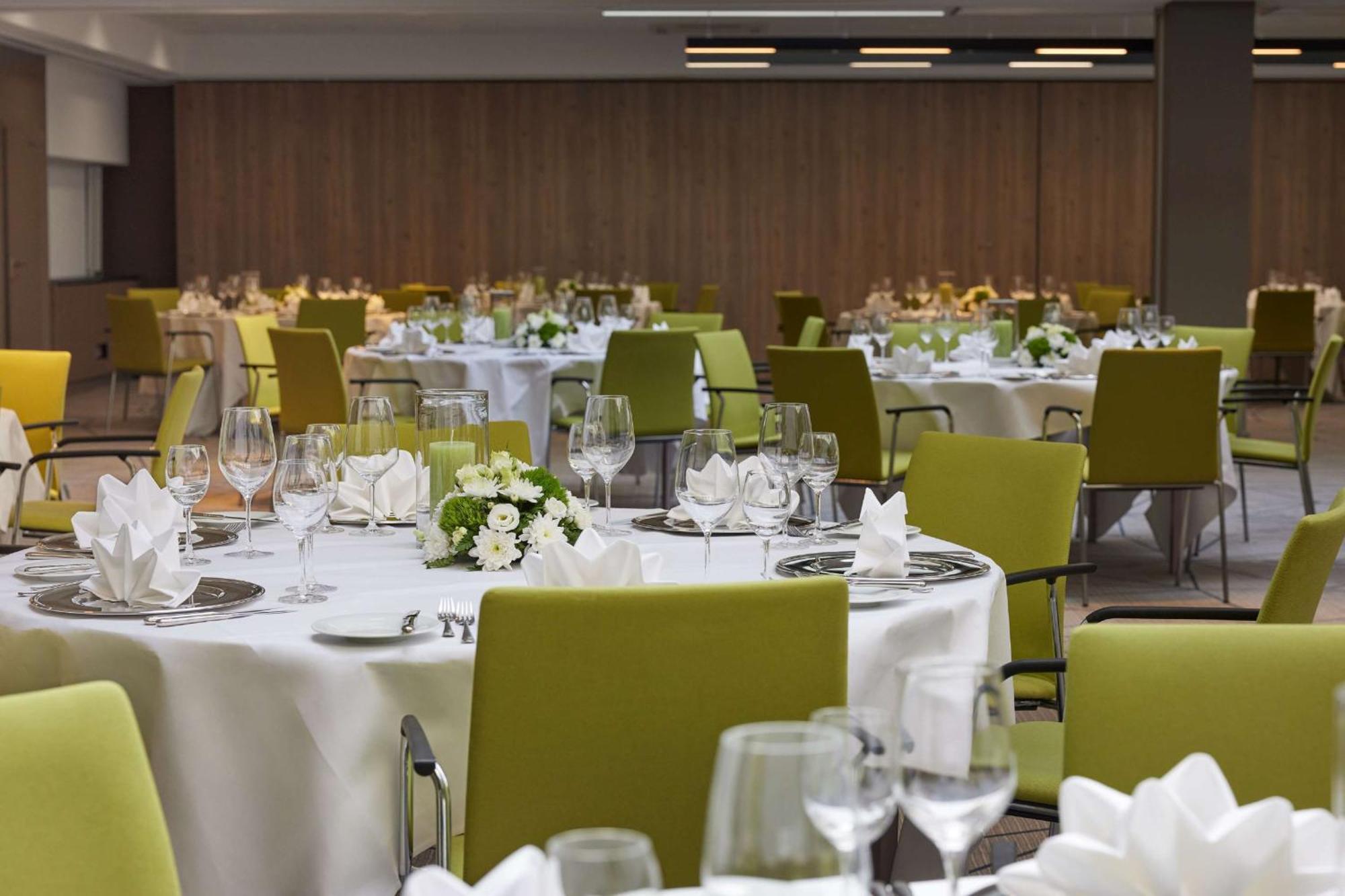 Doubletree By Hilton Hannover Schweizerhof Exterior foto